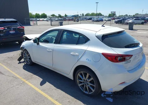 2018 Mazda 3 Touring z USA, uszkodzony, nr VIN 3MZBN1L38JM167174